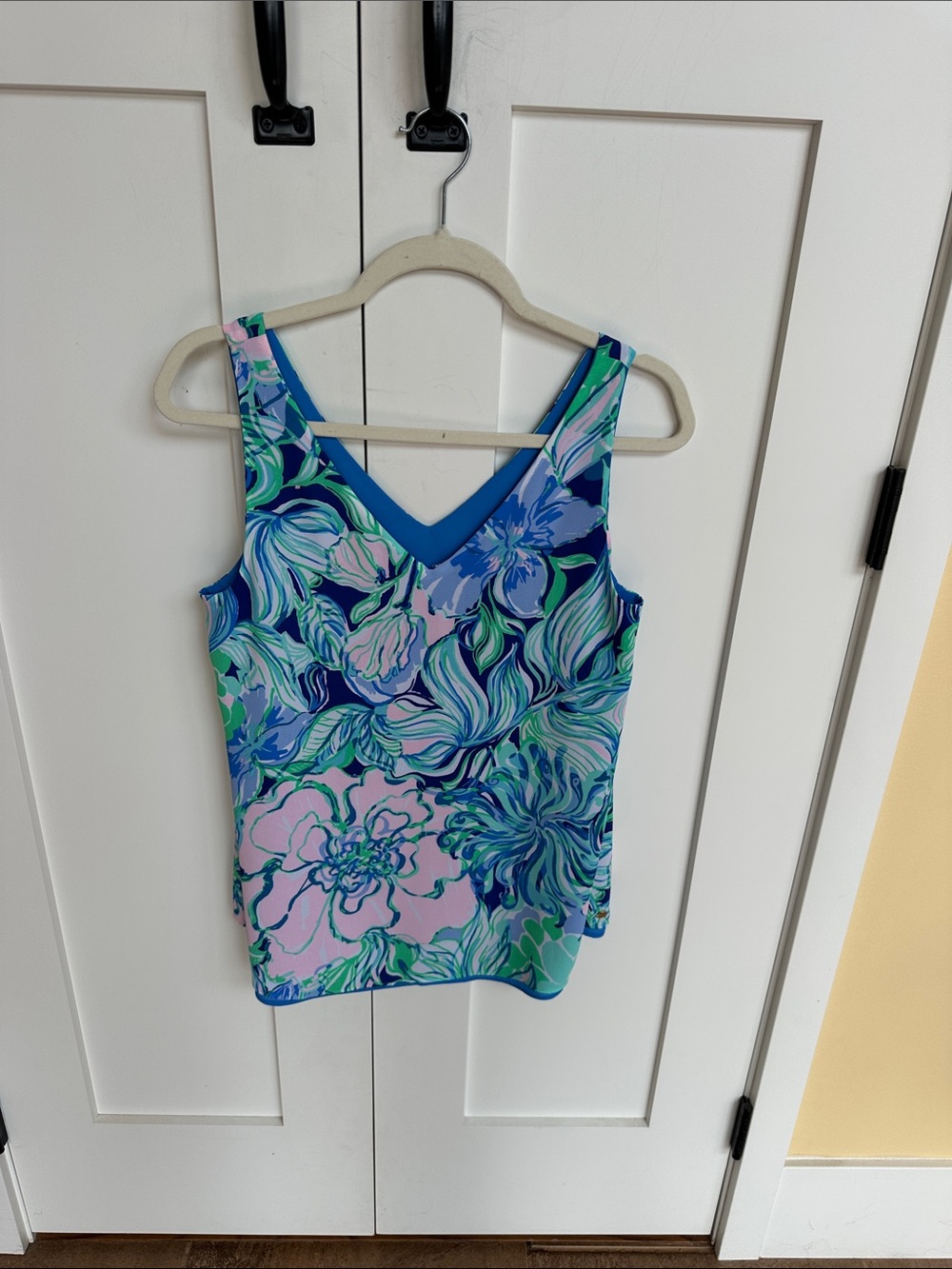 Lilly Pulitzer Floral V-Neck Camisole in Blue, Pink & Green Size S